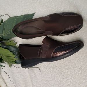 Clarks Women's Noreen Flat size 8.5M Brown